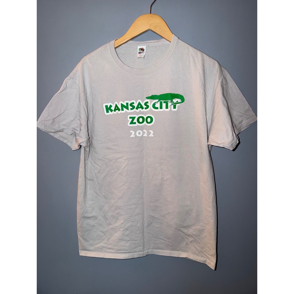 Fruit of the Loom Kansas City Zoo 2022 Graphic T-Shirt Gray Mens Large Alligator